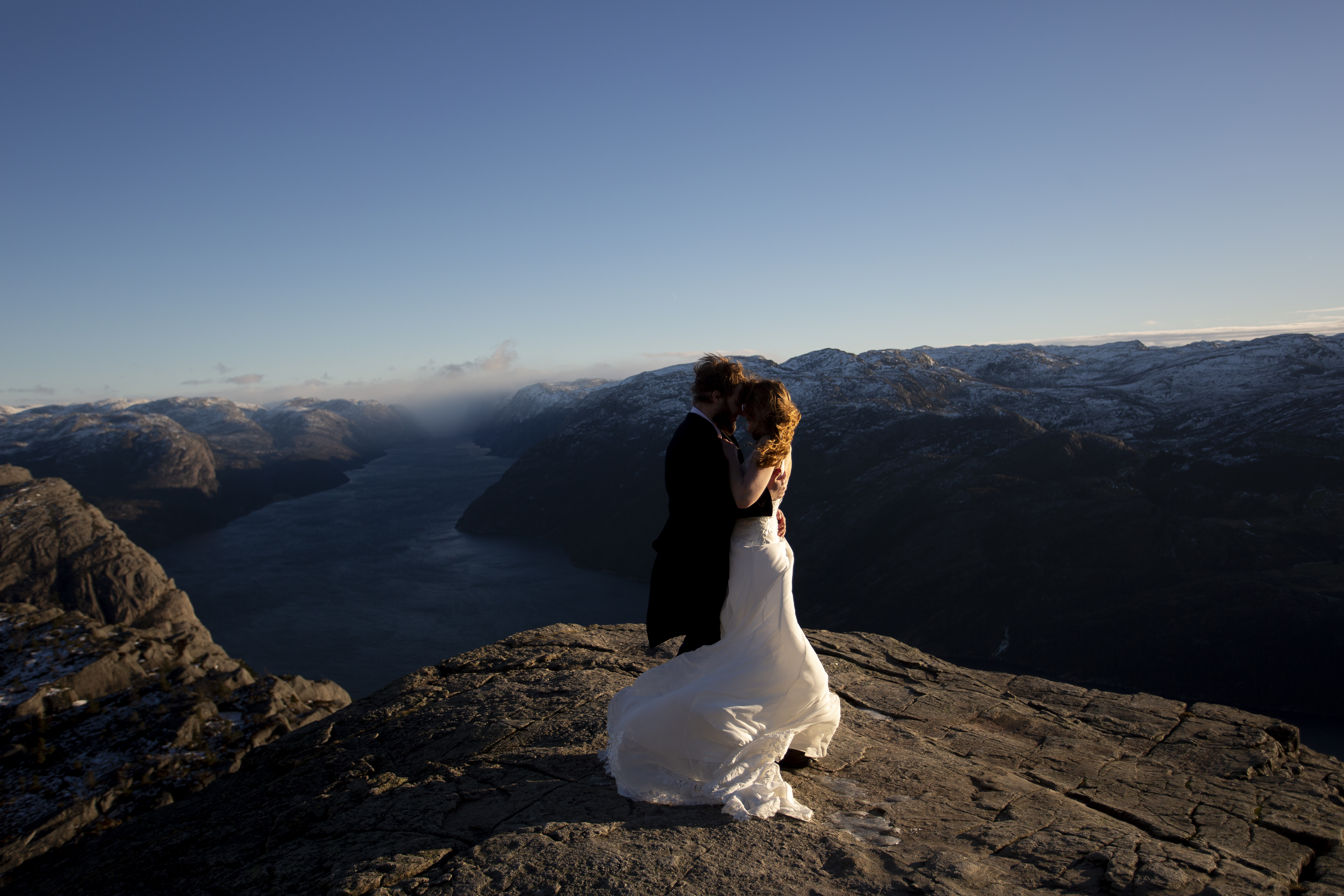 How to Plan a 12 Hour Elopement Timeline With Examples